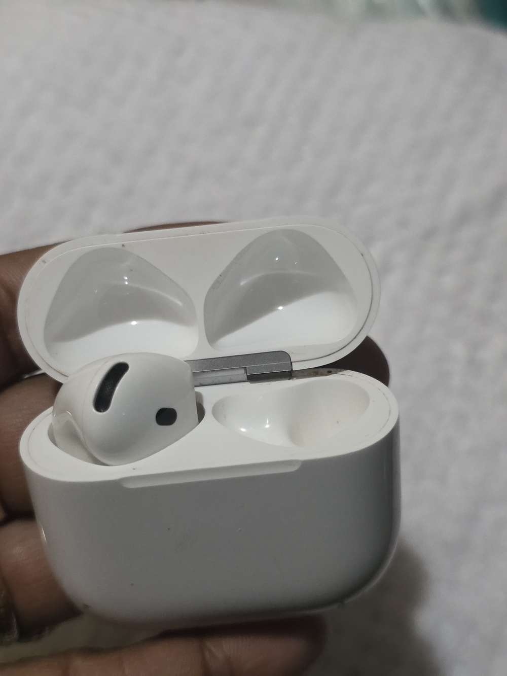 Wireless White True Wireless  Earbuds with Charging Case A3058 Left Side Only